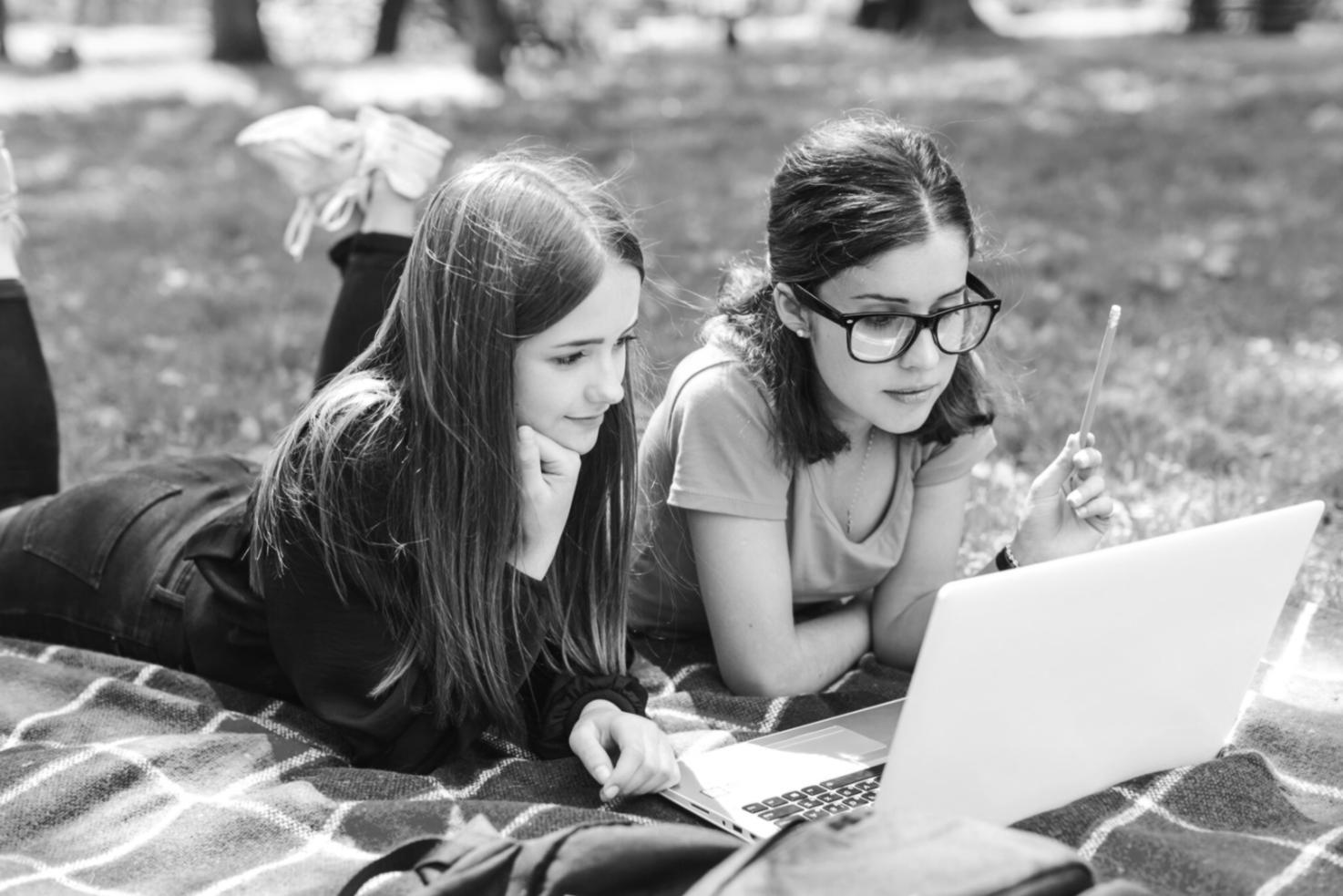 Session de travail collaborative lors d'un atelier d'analyse financière