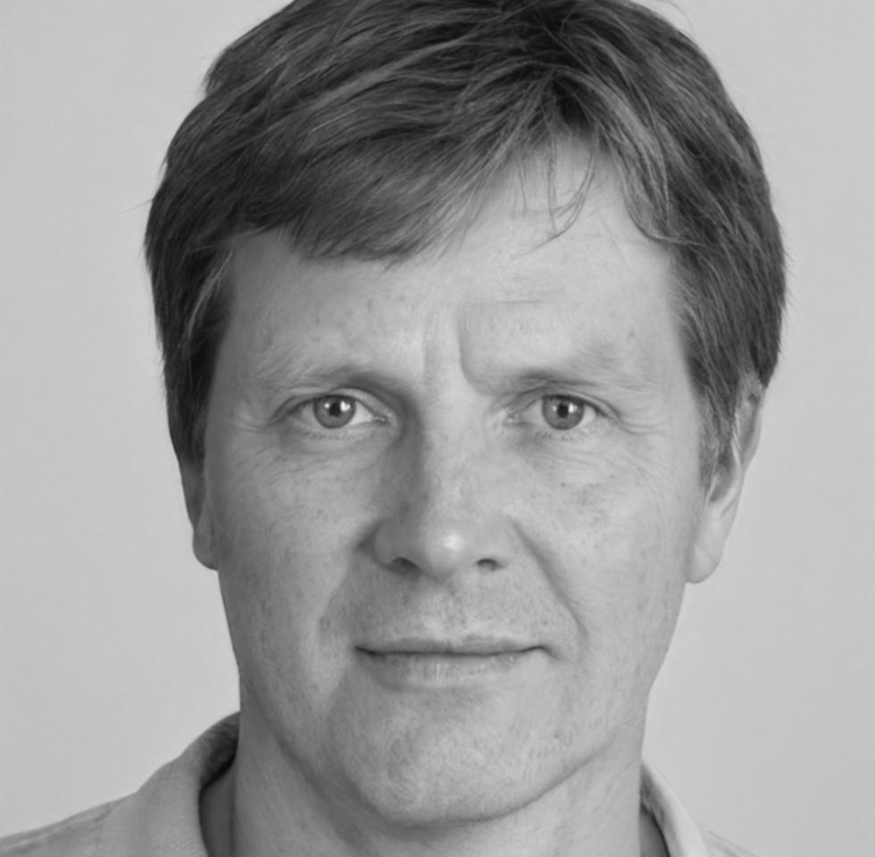 Portrait de Rémi Deshayes, analyste financier spécialisé en PME